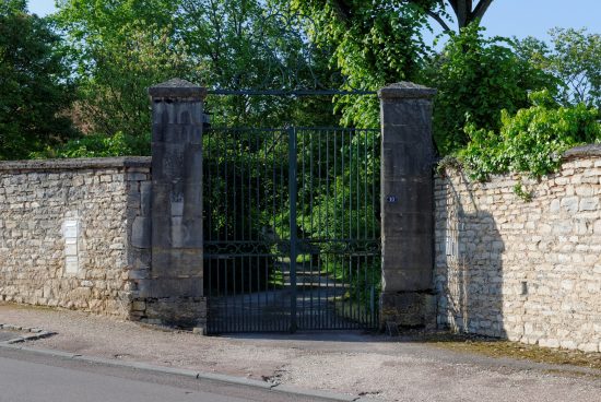 Quel portail choisir pour sécuriser une maison bois ?